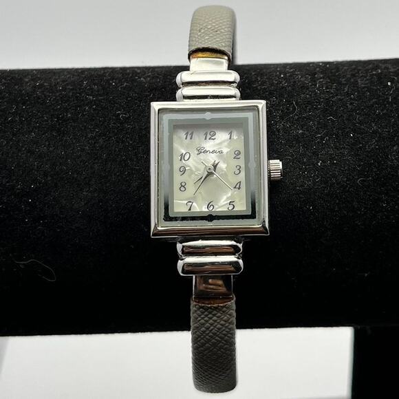 Silver watch - Picture 1 of 2